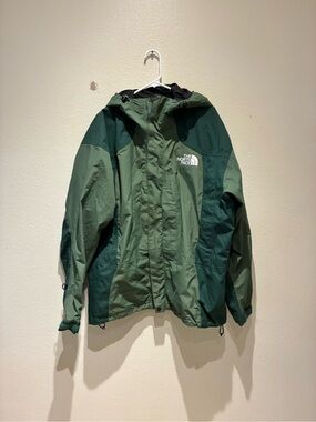vintage The North Face Men’s green Gore-Tex Mountain Guide jacket from the 1990